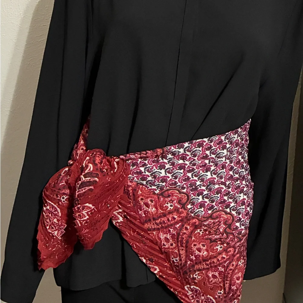 burgundy triangle scarf. vintage glam. Lightweight Slightly sheer Micro pleat